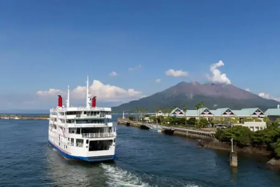 船と富士山のクルーズ