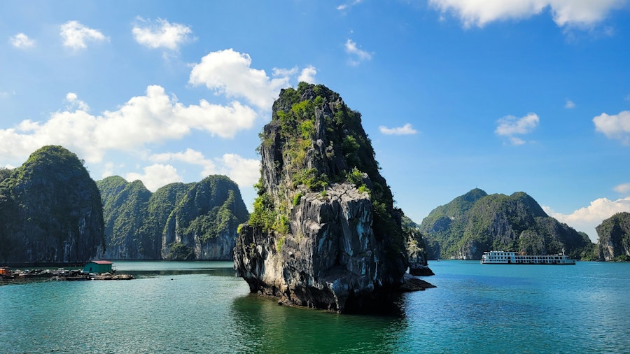 ベトナム・ハロン湾の島々と海
