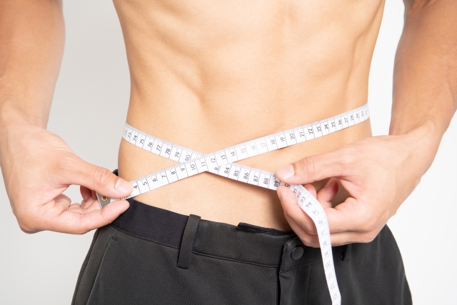 「食べる時間」が鍵？深夜のラーメンと早朝の焼き魚、体重計を動かすのはどっちだ