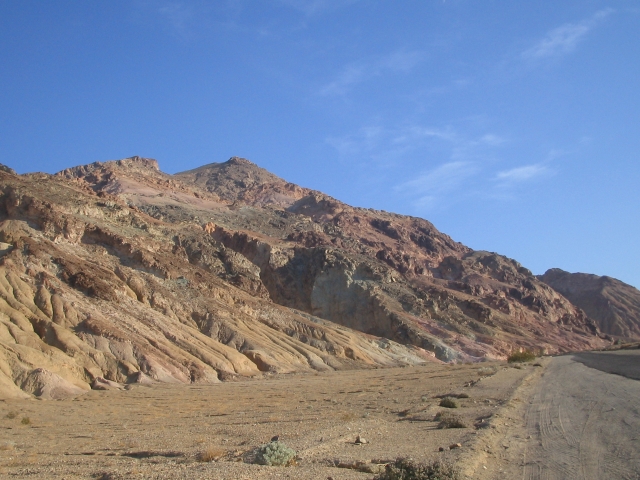 乾いた大地は、薬か毒か。土と病院をつなぐ耐性菌の囁き