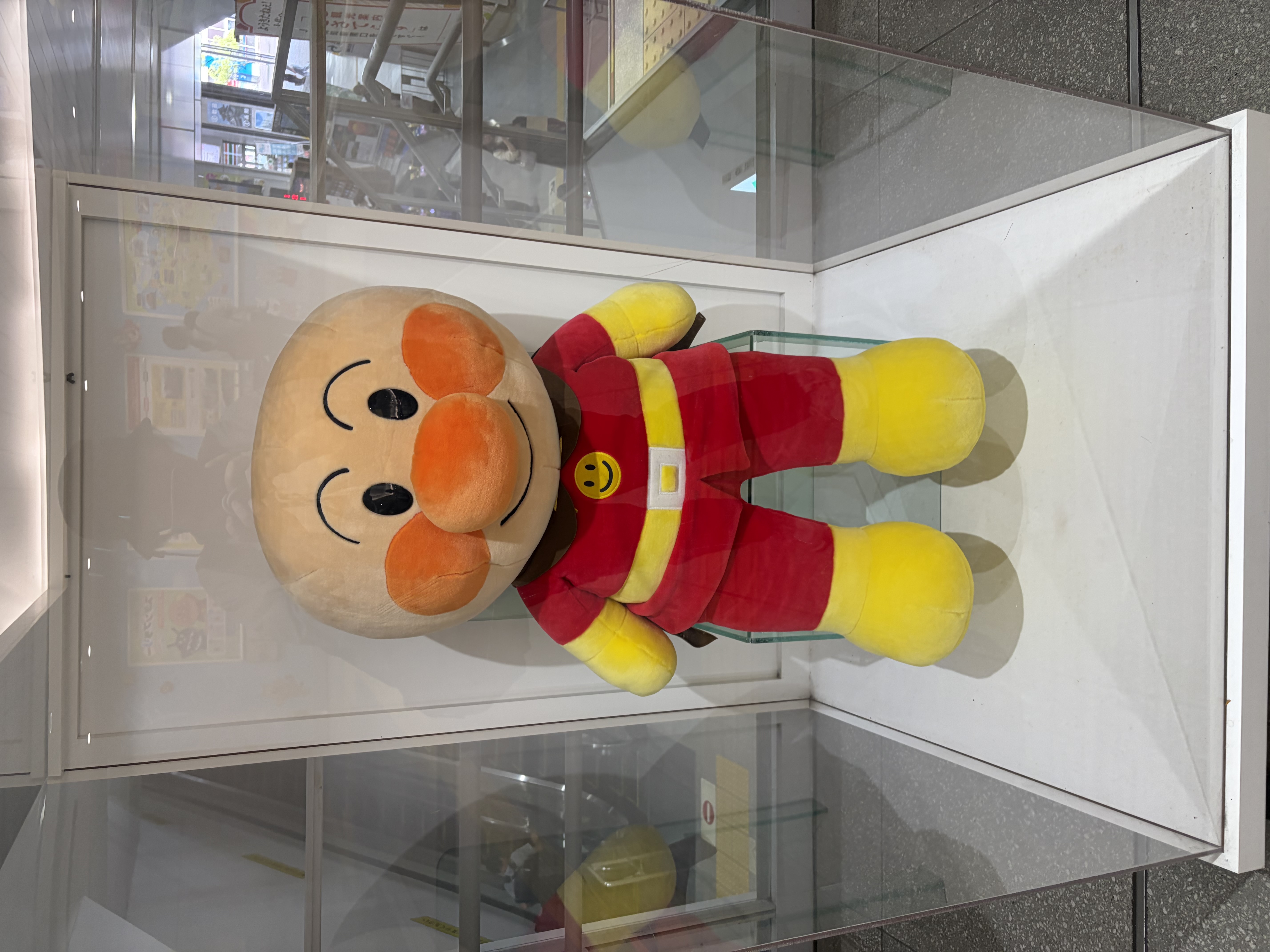 高知駅構内にあるアンパンマンの展示