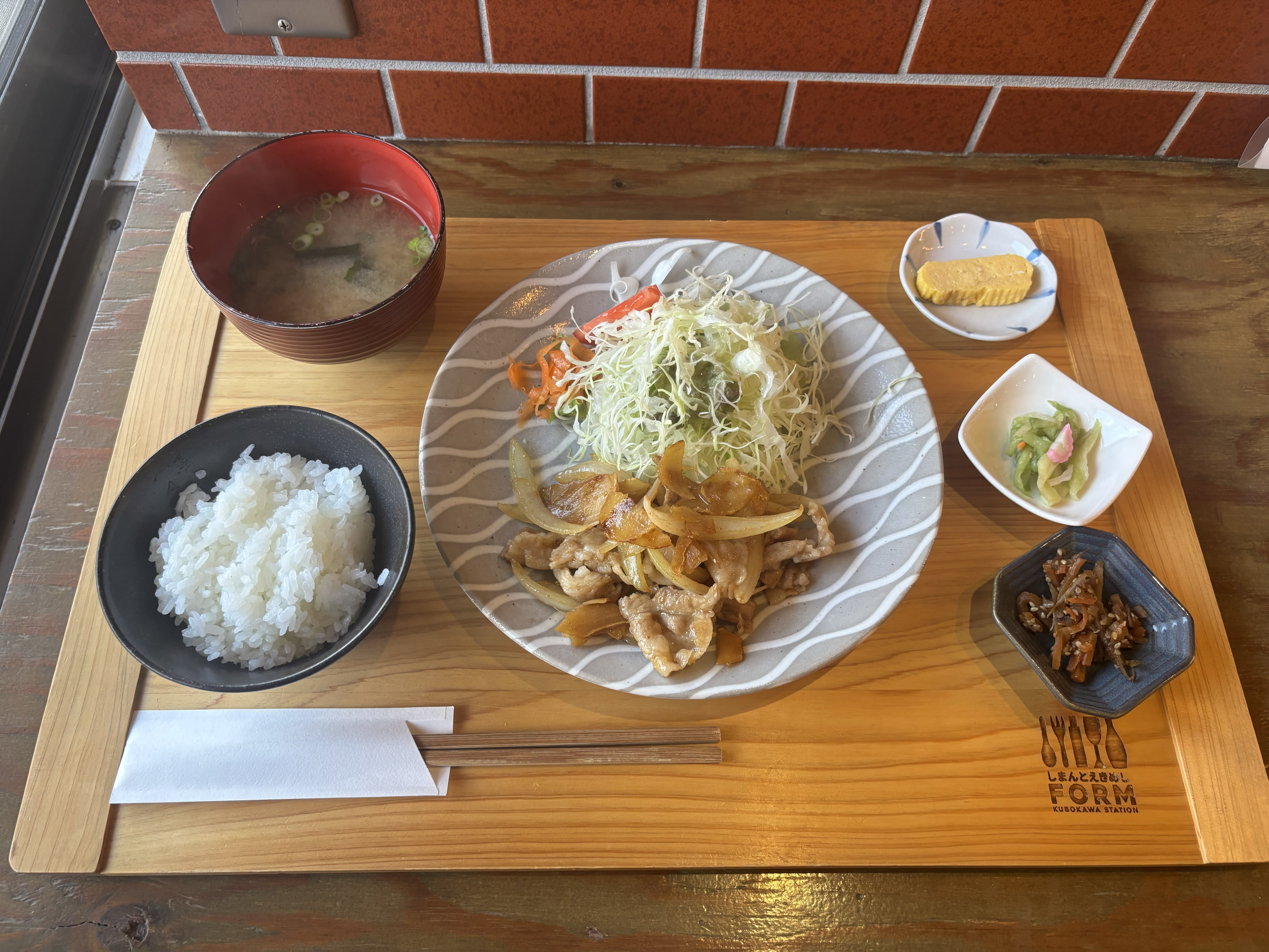 窪川駅近くの食堂でいただいた豚の生姜焼き定食