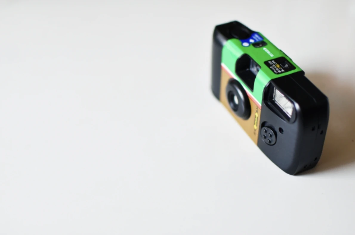 カメラ初心者向け】カメラ女子必見！コンパクトで可愛いフィルムカメラ