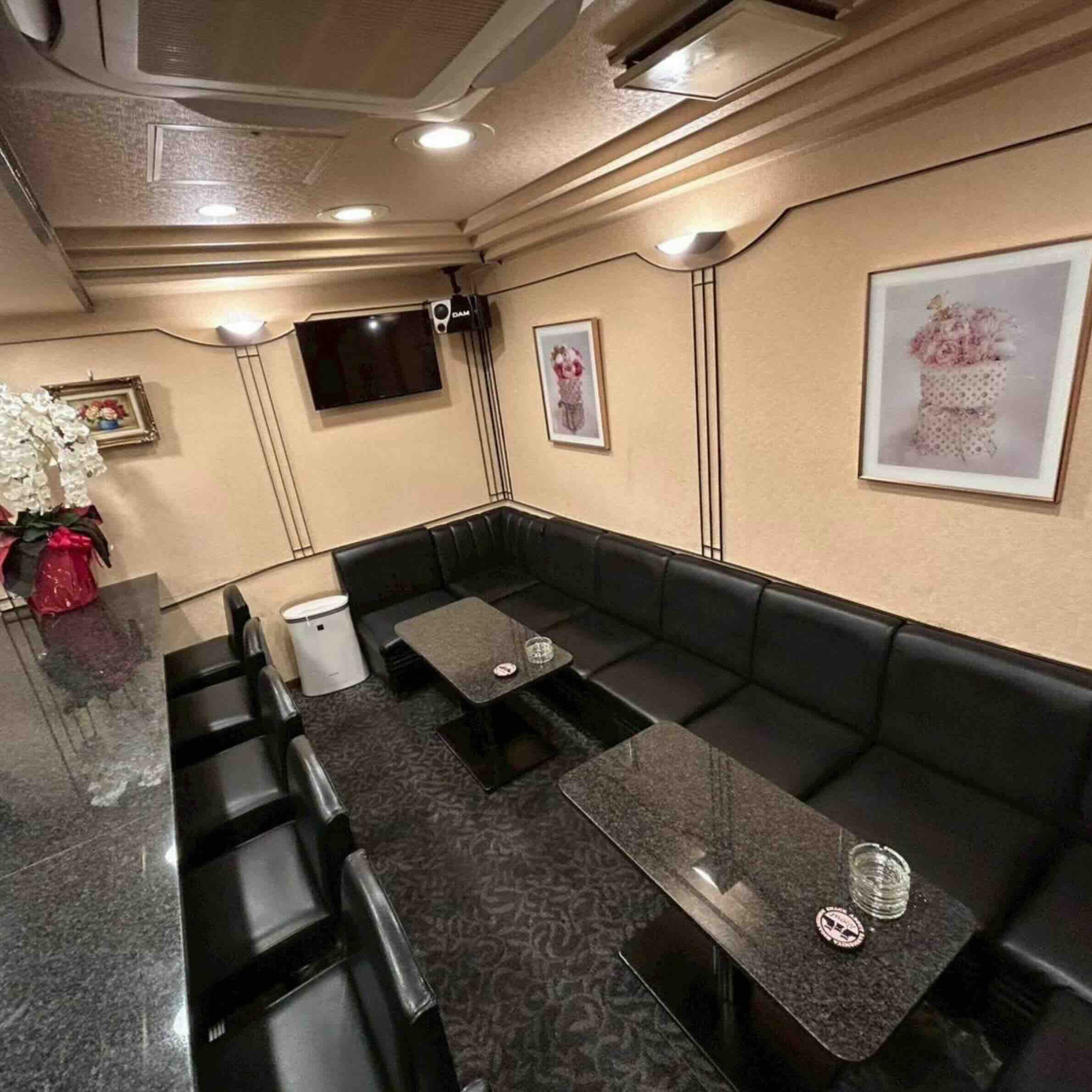 三宮スナックAboutの店内の写真