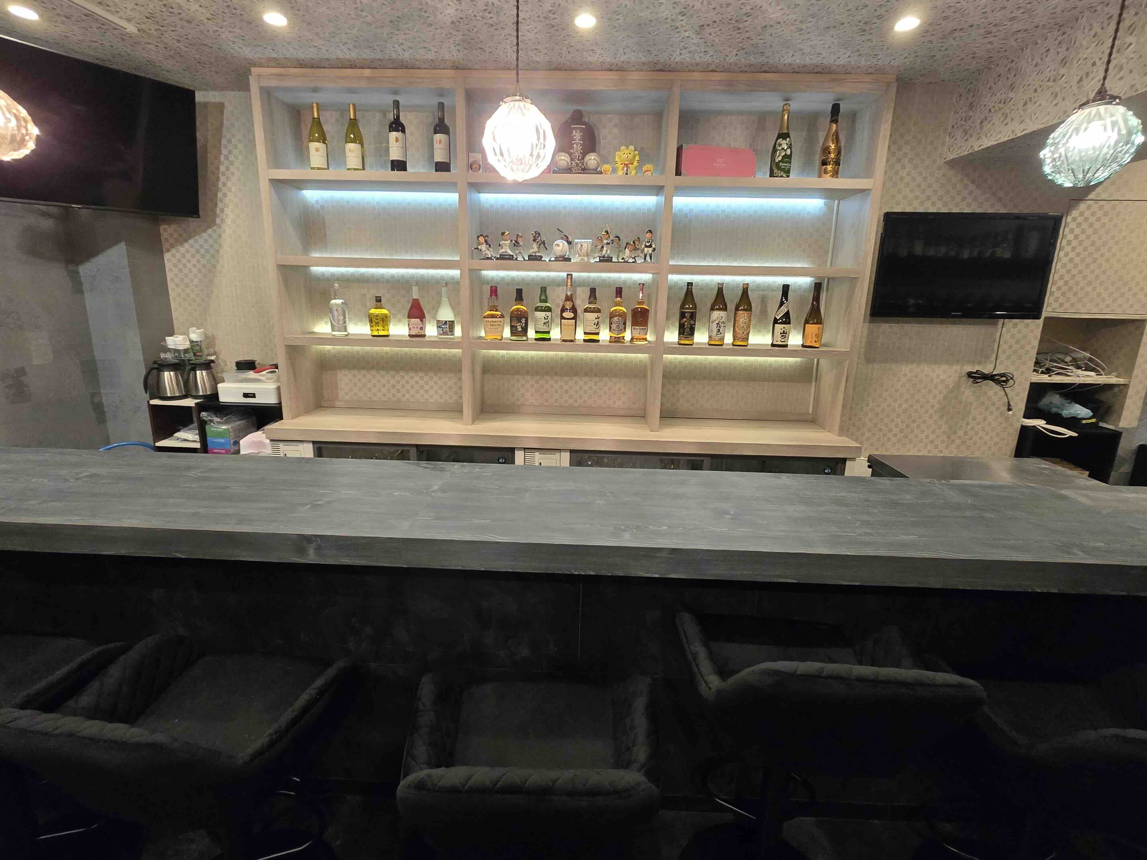 板橋スナックNineのカウンター写真