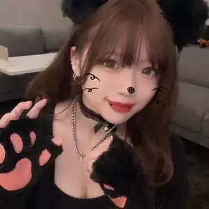 関内スナックルクリアのママ写真
