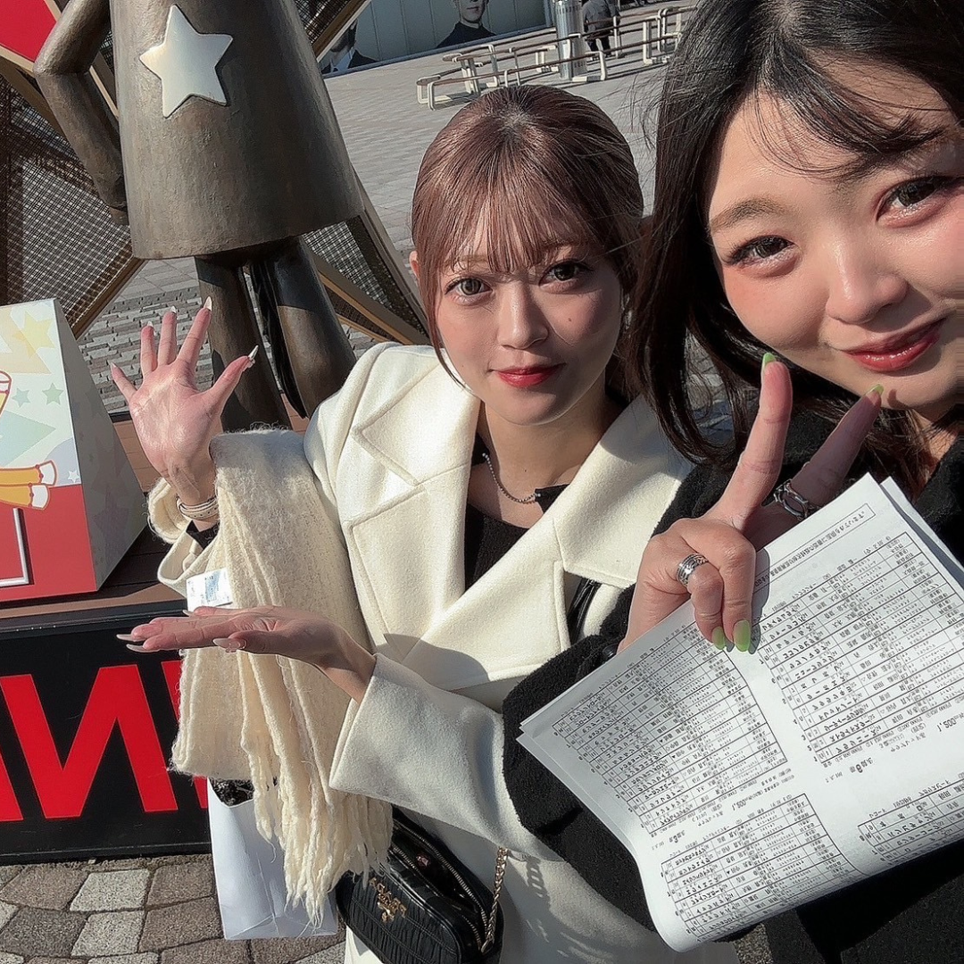 新橋スナックichiのママとキャストの写真