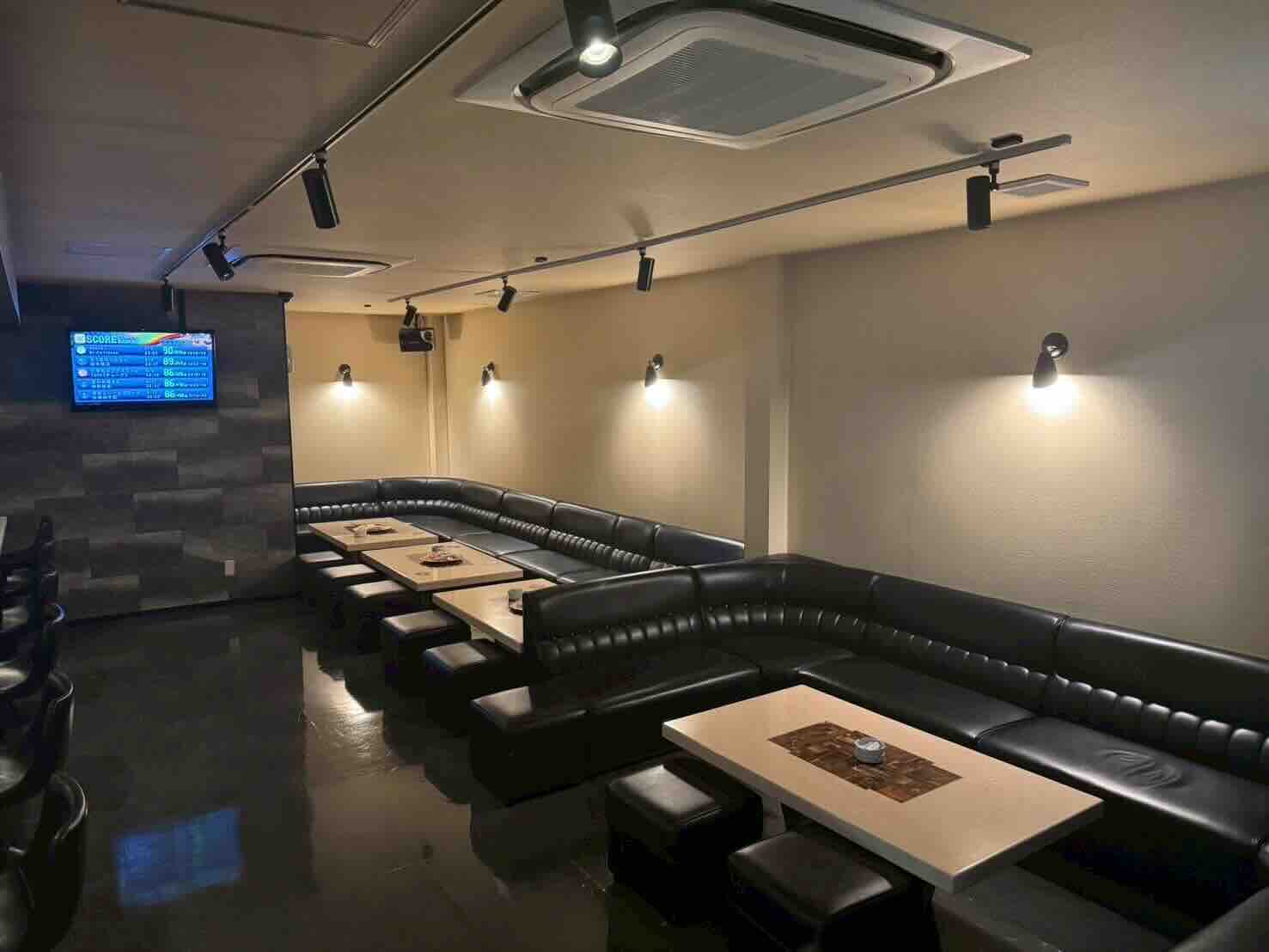 伊勢崎スナックENSiAの店内写真
