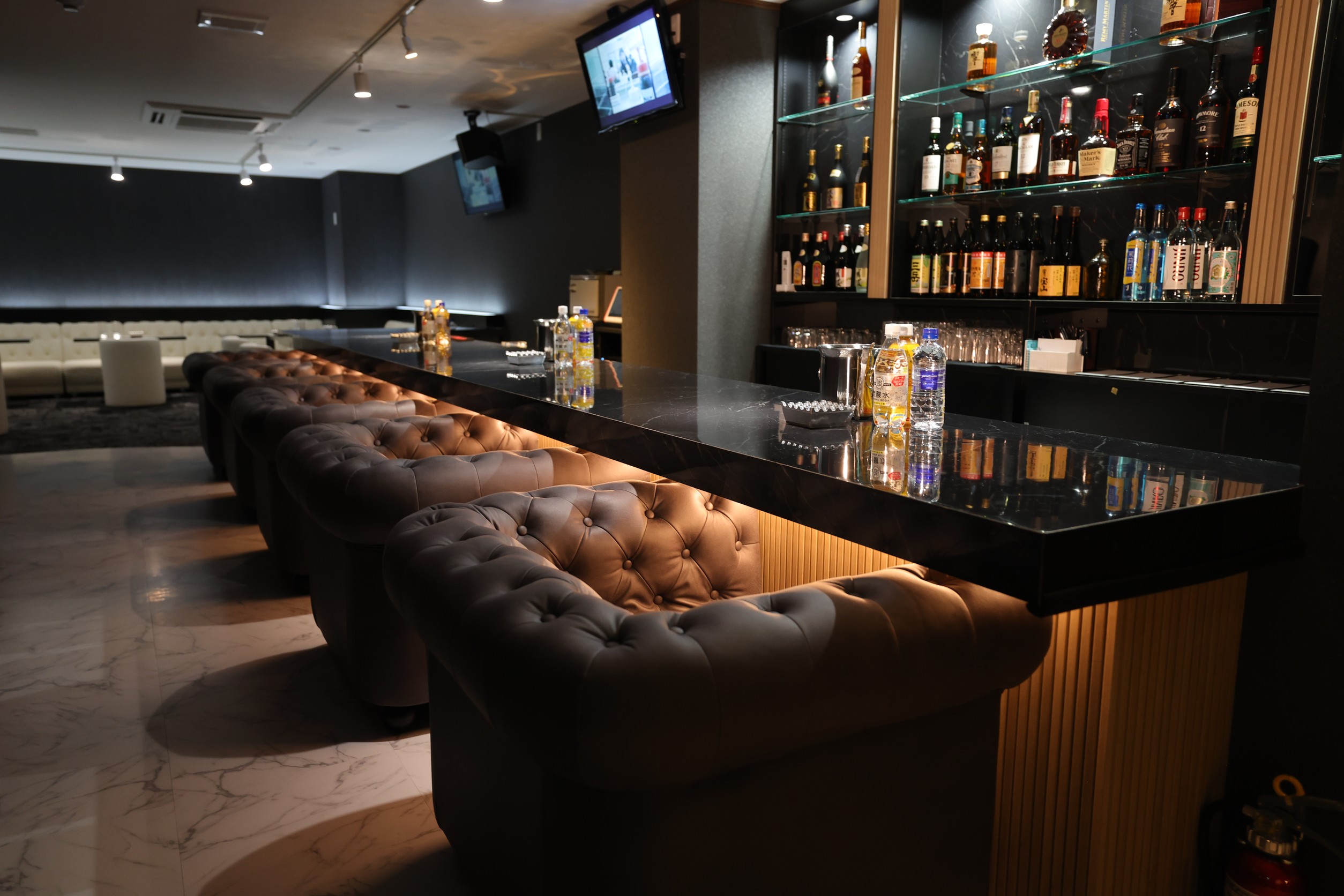 那覇スナックLunaRの店内写真