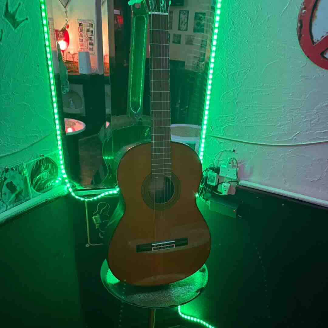 福島市マライアの店のギター写真