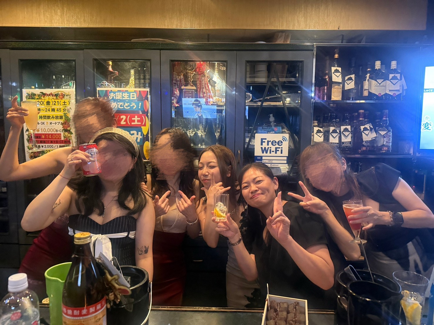 大船スナックコリのキャスト写真