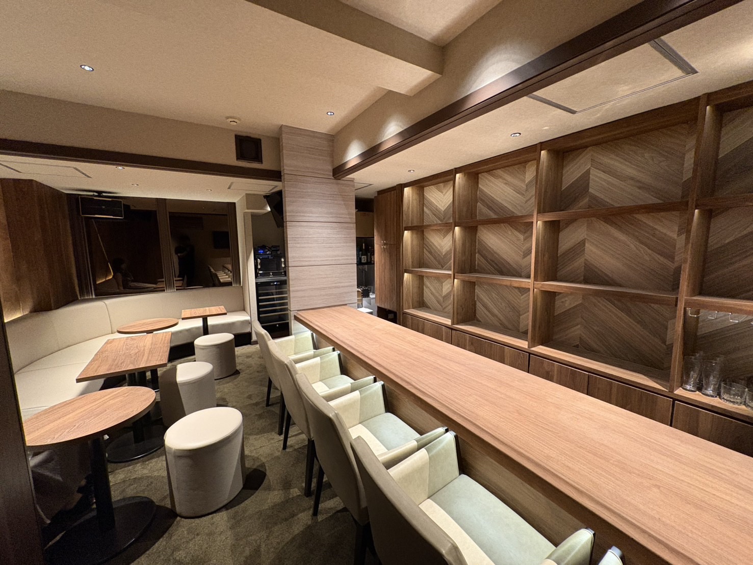 新橋スナックルーチェドセルパンの店内写真
