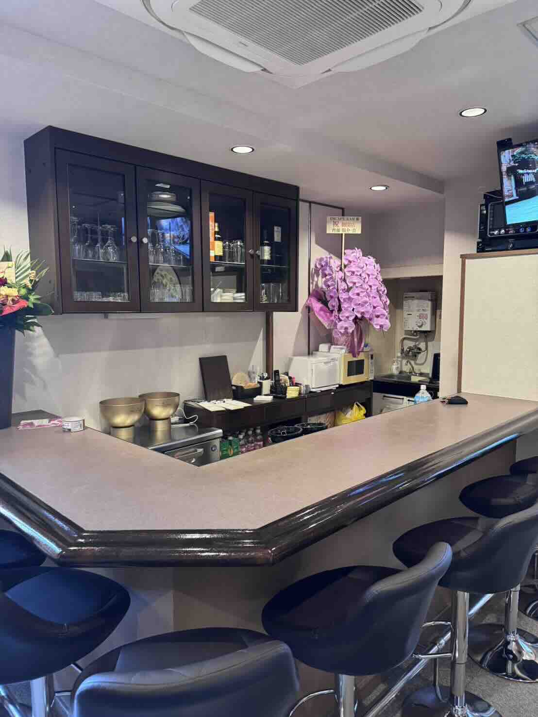 中野スナックESCAPE RAMのカウンター写真