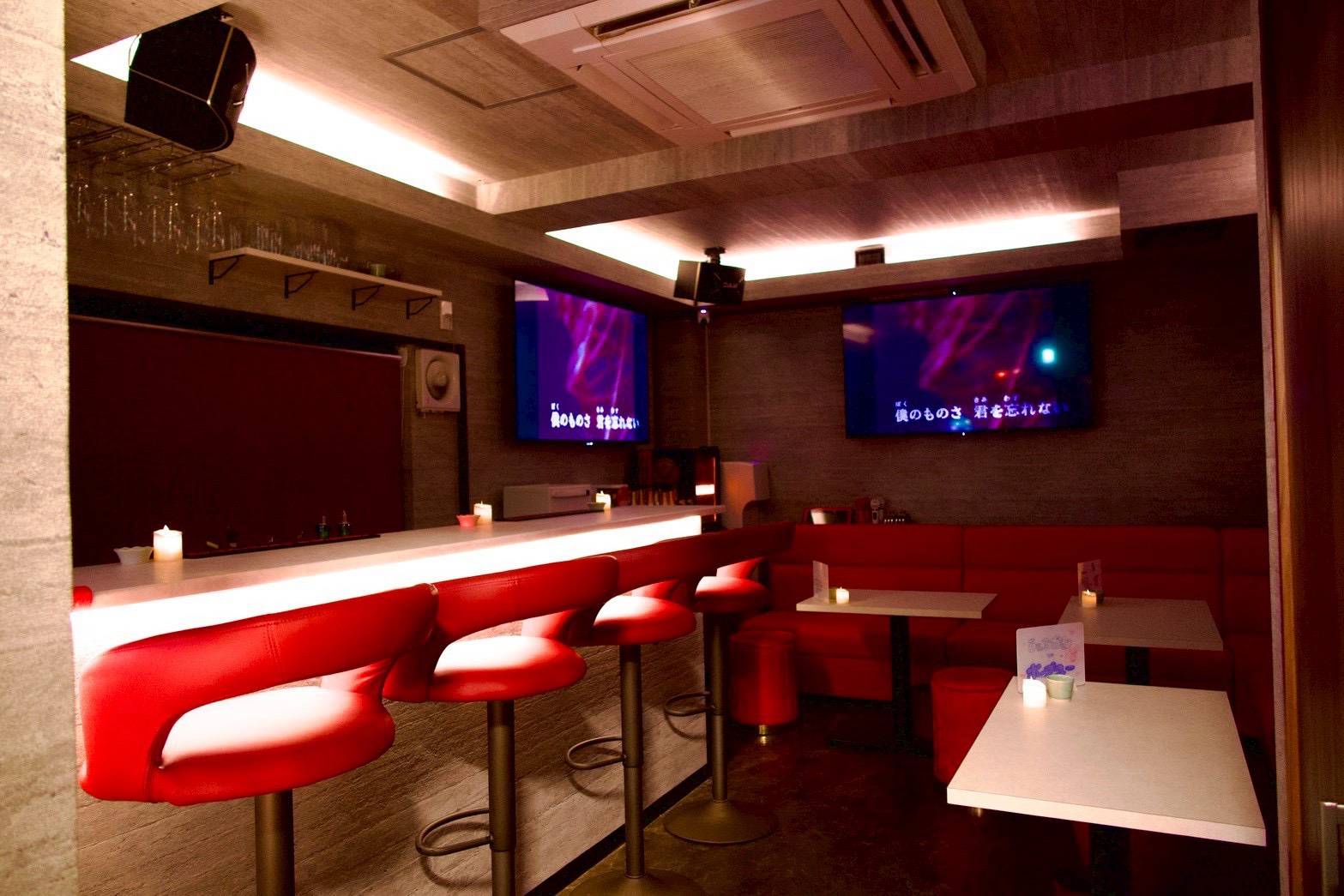 渋谷スナックポップユーの店内写真