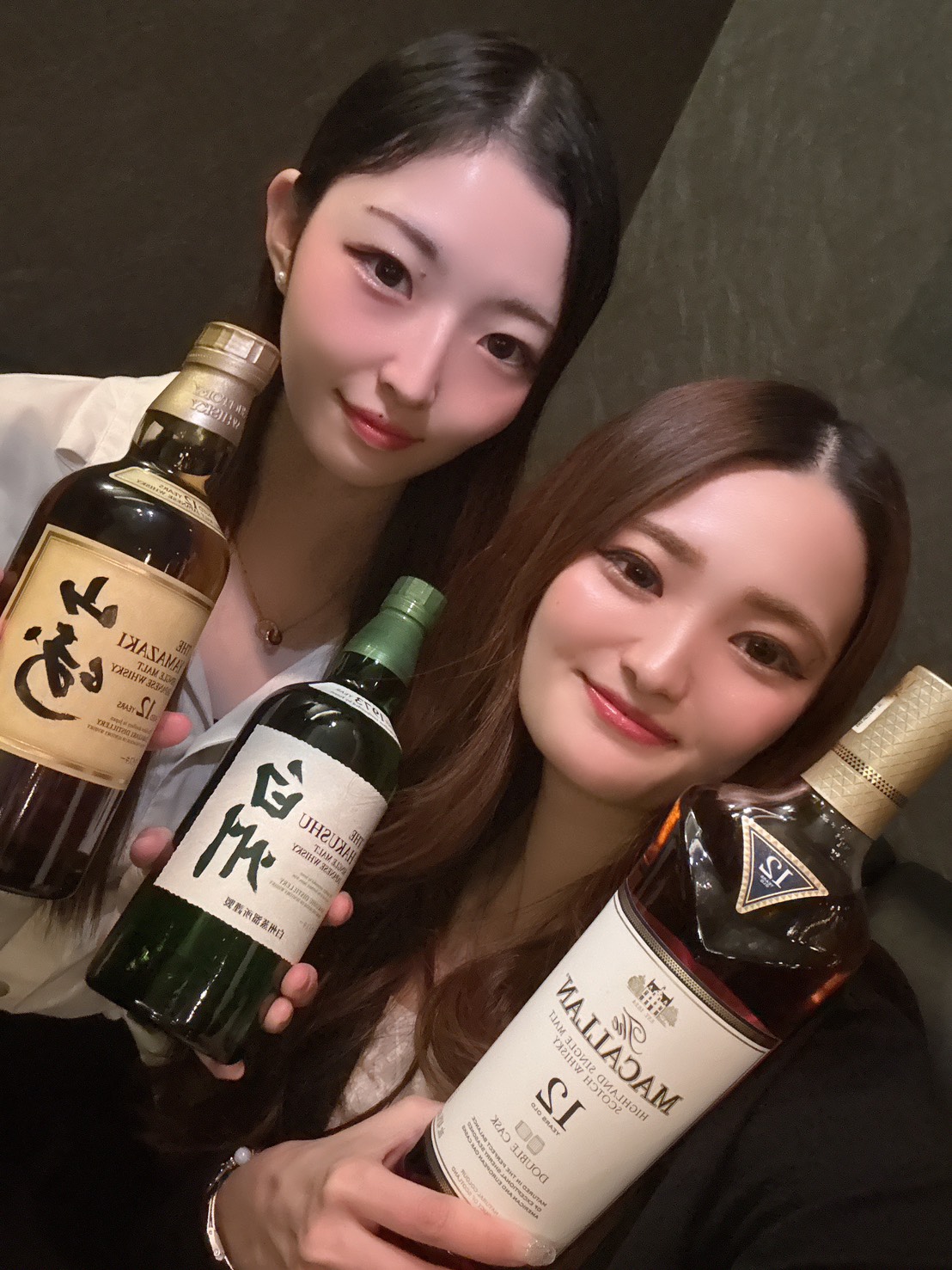 銀座BAR LOUNGE 8のママとキャスト写真
