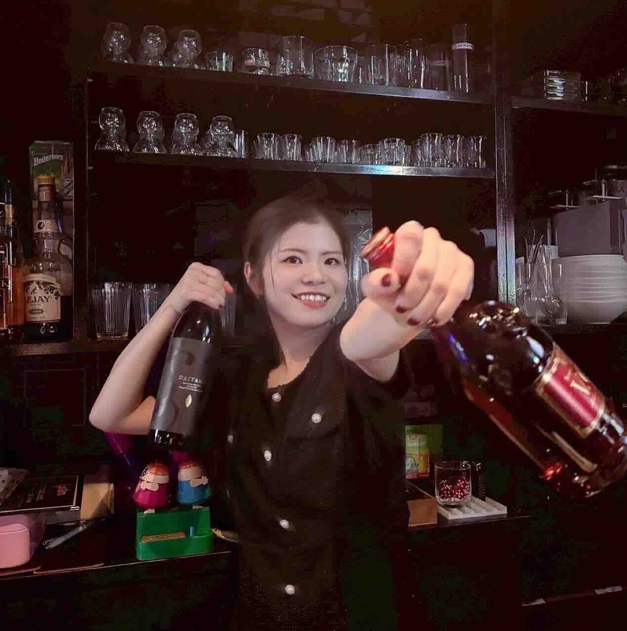 なんばスナックTHE FIRSTのまいママ写真