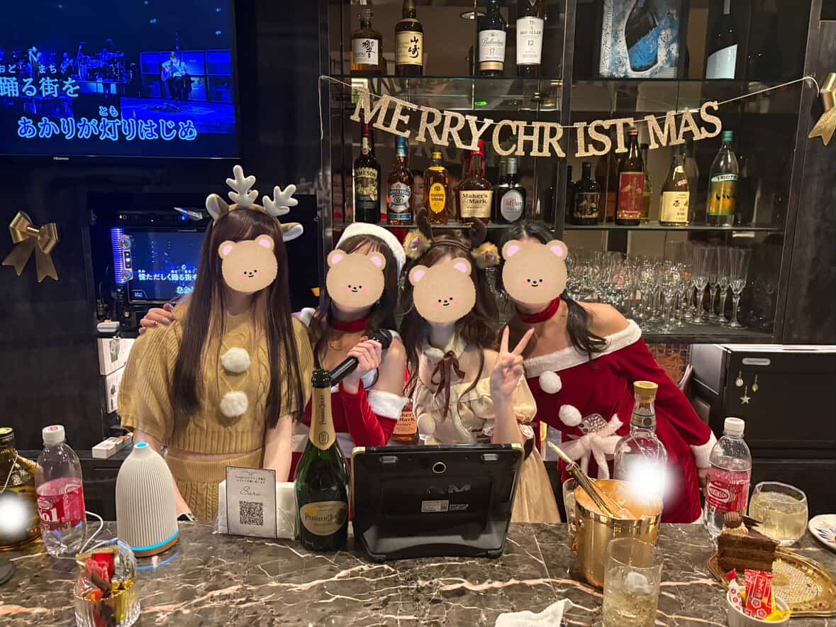 北新地スナックSaraのキャスト写真