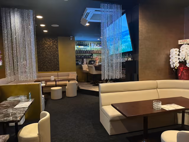 関内スナック美Bi+の店内写真