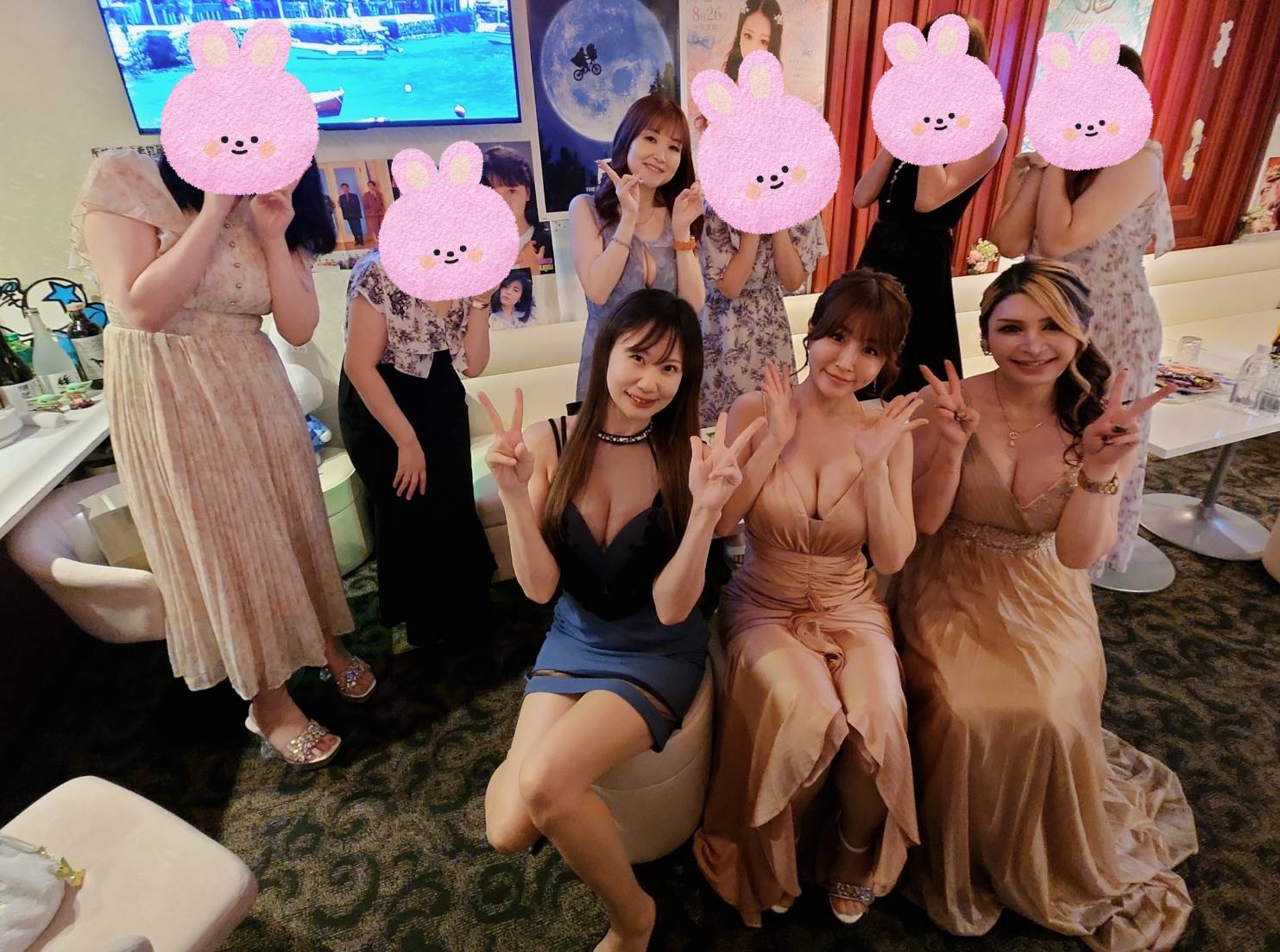 湯島スナックワイズラウンジのキャスト写真