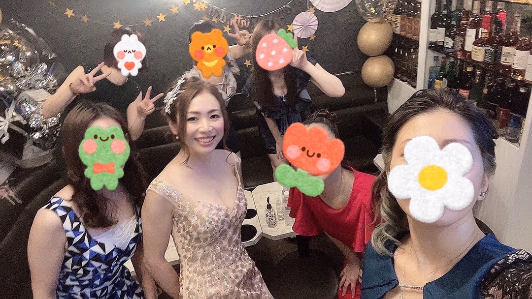 湯島スナック新のママとキャスト写真