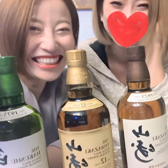 高崎スナックRe:RAYのママとキャスト写真