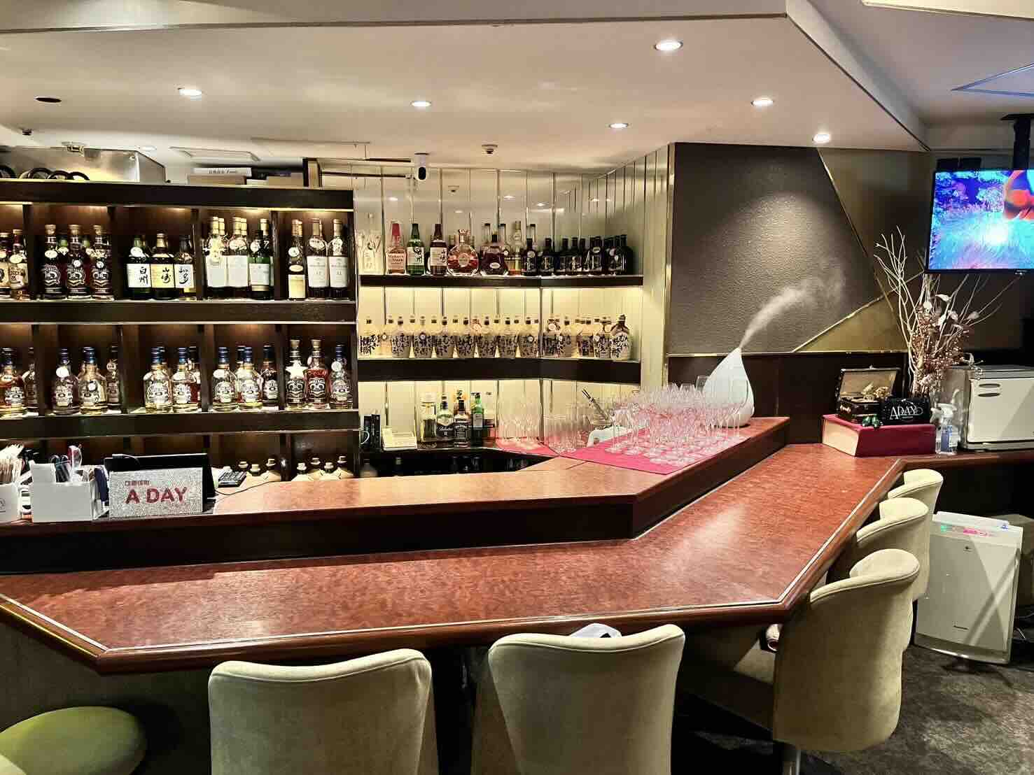 新宿のスナックA DAYの店内写真