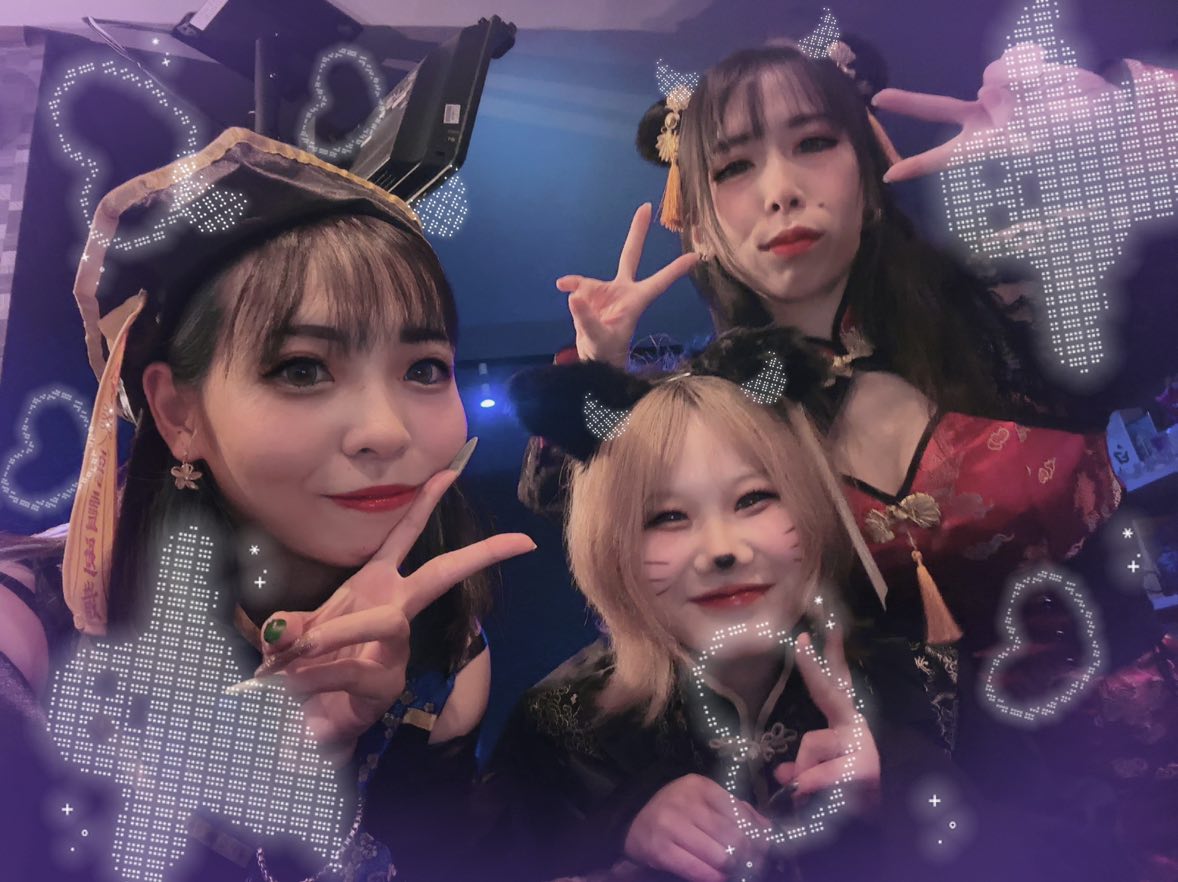甲府スナックFirstのママとキャスト写真
