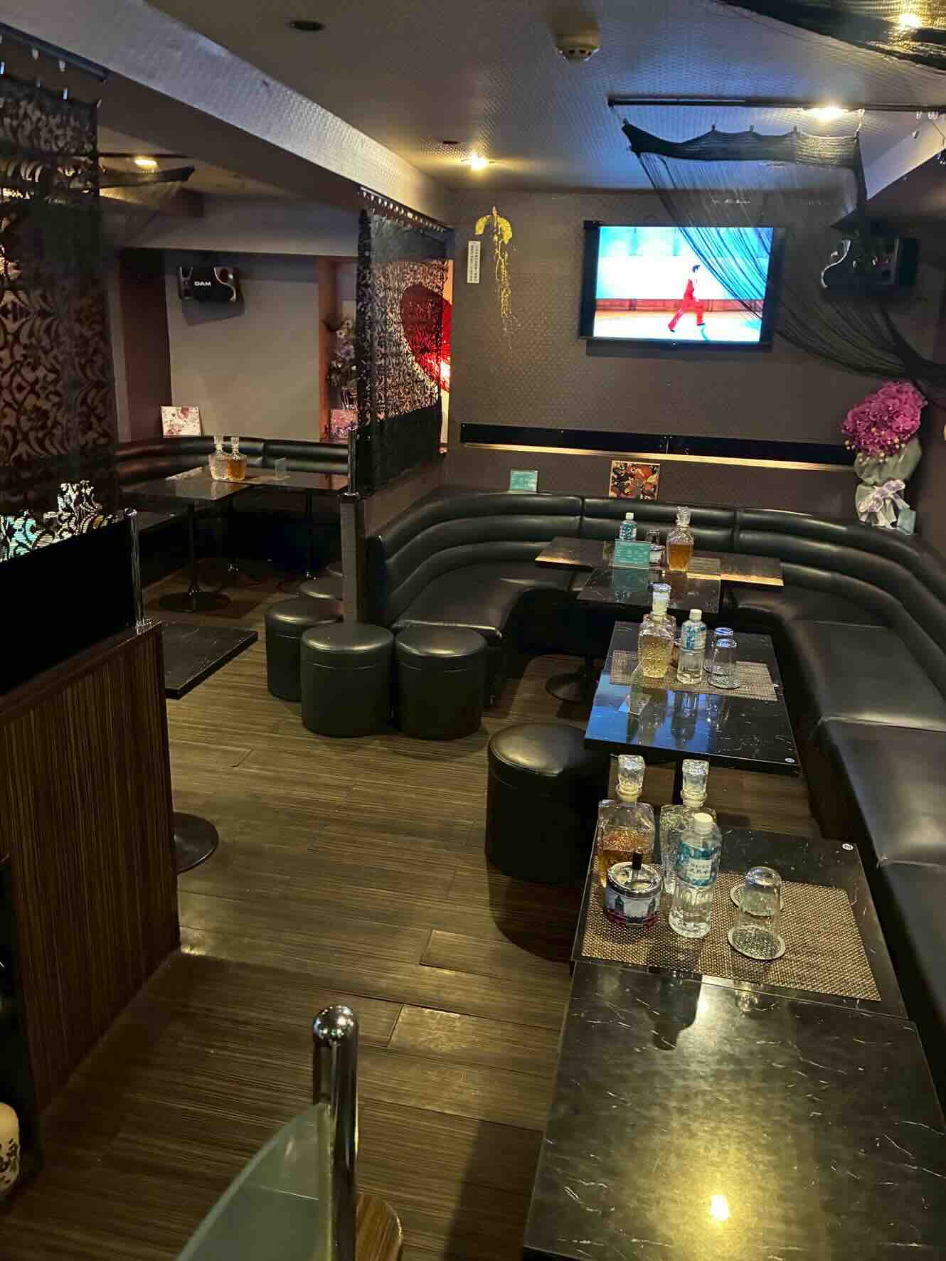 上野スナック金太郎のボックス席写真