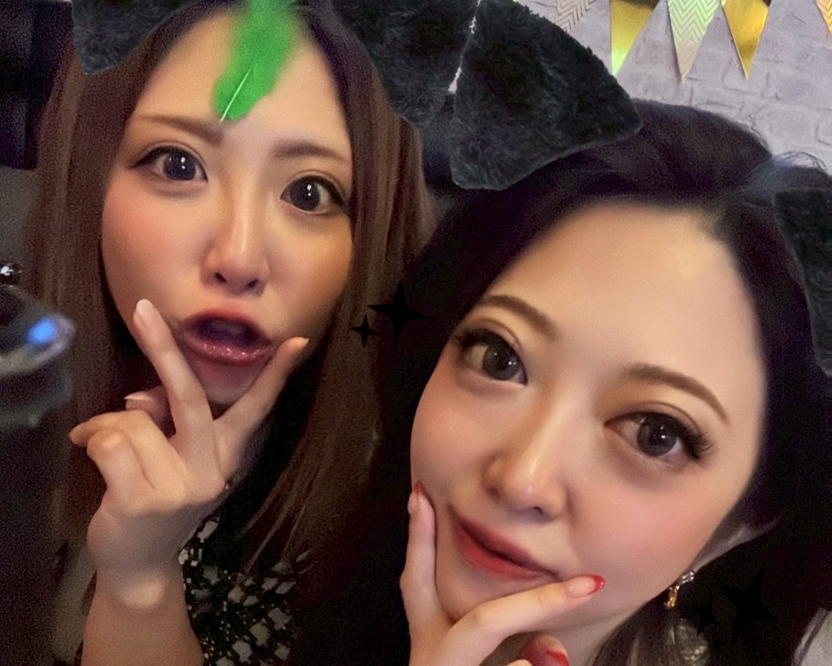 高崎スナックwaveのママとキャスト写真