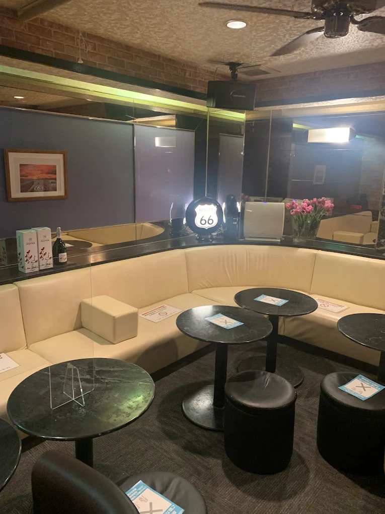 新潟スナック「Café&Bar ROUTE66」の店内写真