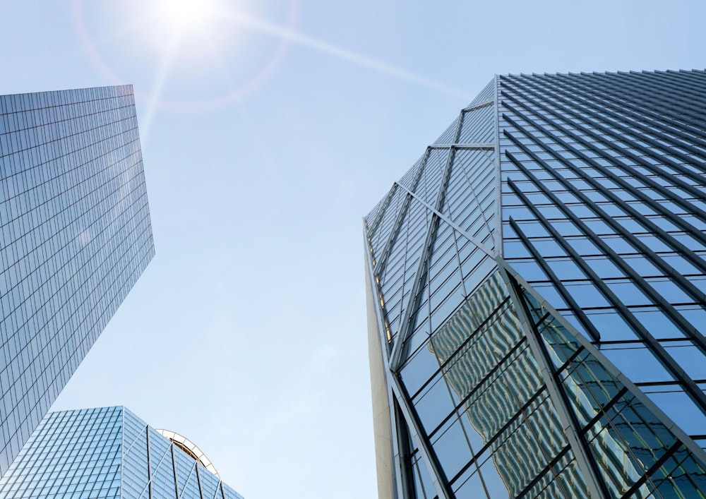 ビルが立ち並んでいる写真