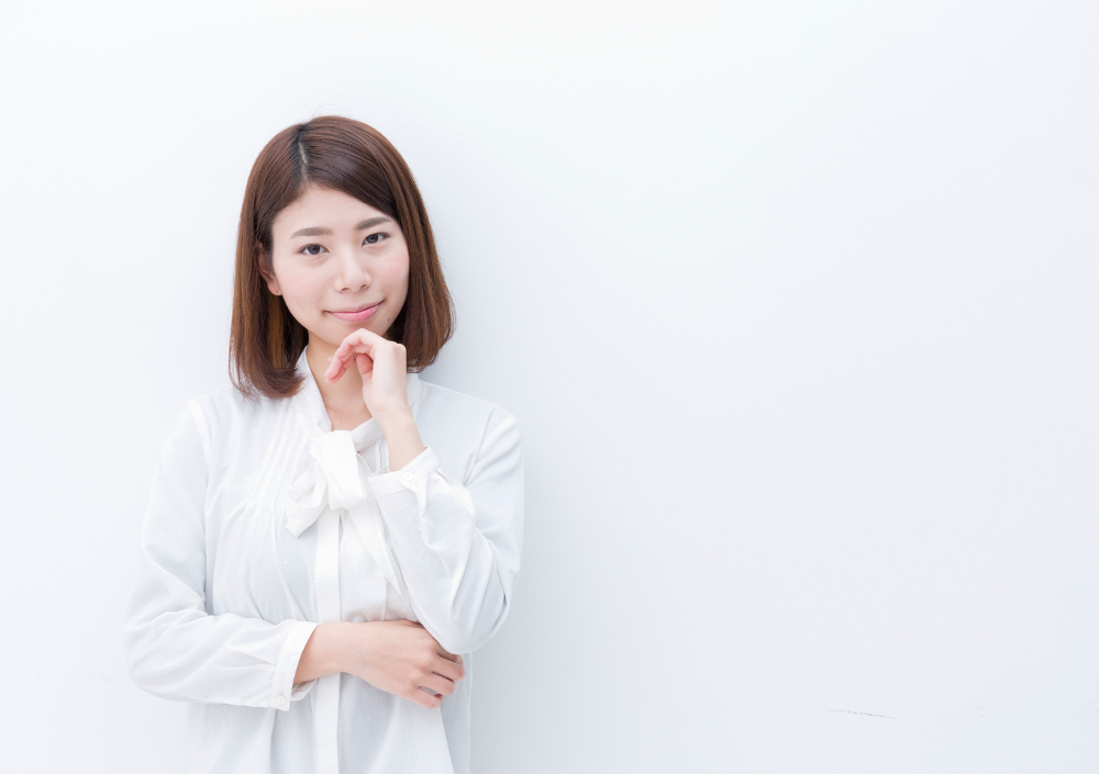 悩んでいる女性