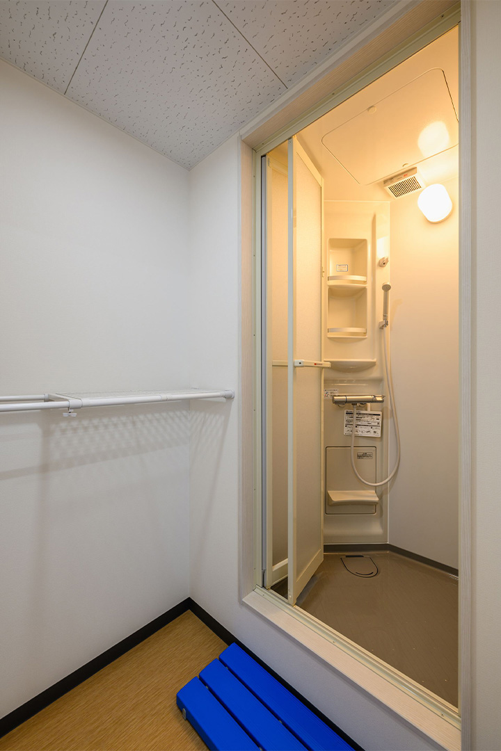 東京都練馬区100㎡以上（30坪以上）の事務所(会社事務所)のユニットハウス・プレハブ・コンテナハウス、内覧1階　シャワー室