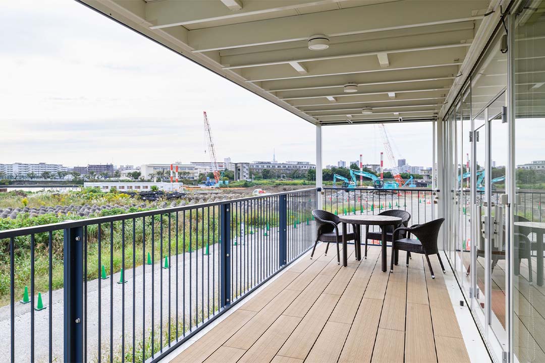 100㎡以上（30坪以上）の建設現場事務所/休憩所のユニットハウス・プレハブ・コンテナハウス、事務所棟 インナーバルコニー