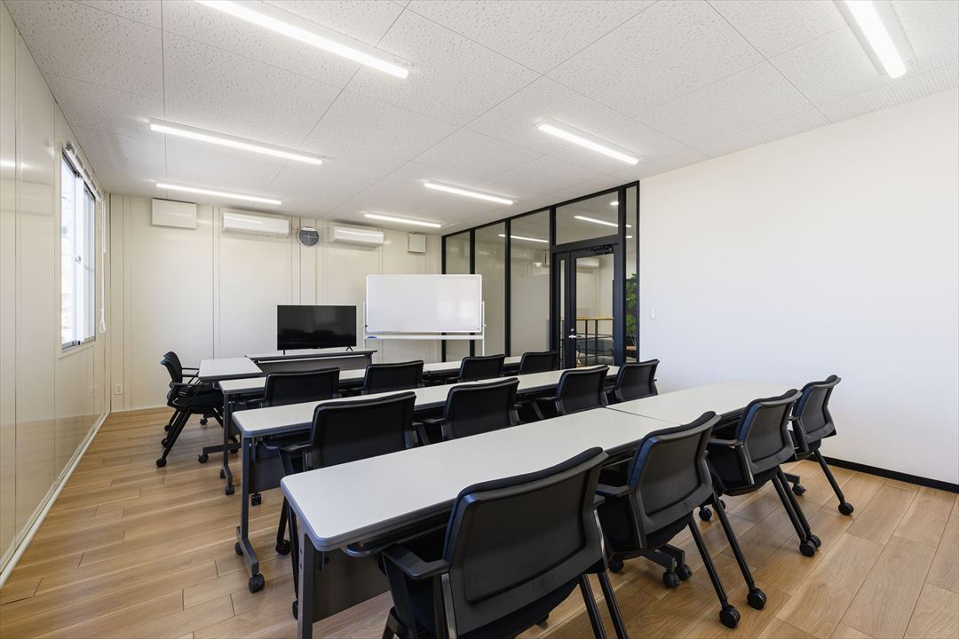 愛知県名古屋市100㎡以上（30坪以上）の事務所(会社事務所)のユニットハウス・プレハブ・コンテナハウス、内観2階 会議室