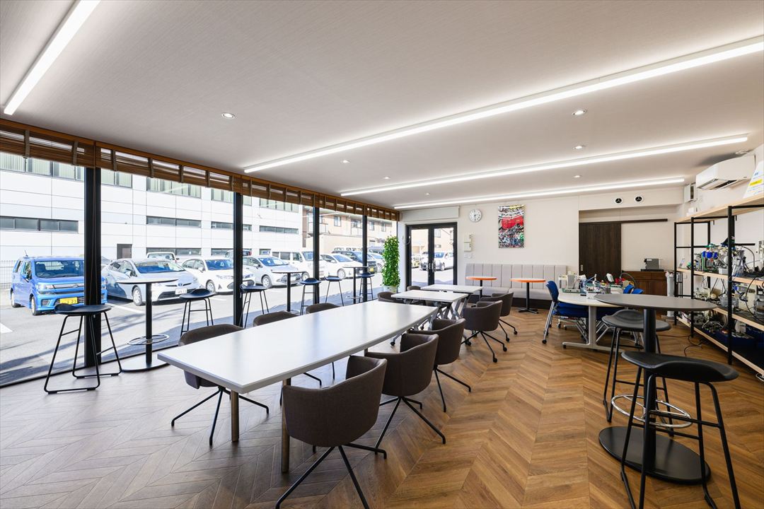 愛知県名古屋市50〜100㎡ (15〜30坪)の店舗(ショールーム)のユニットハウス・プレハブ・コンテナハウス、内観 フロントサッシ