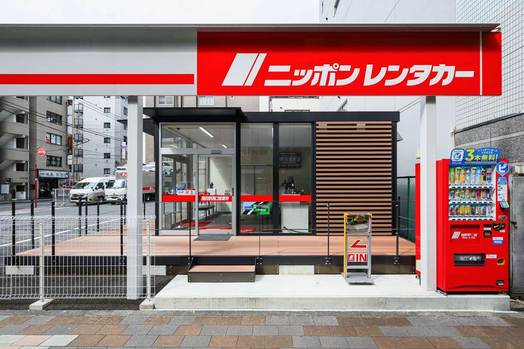 ユニットハウス・プレハブ・コンテナハウス 、 東京都大田区 の事務所 (自動車販売事務所)/店舗 (事務所兼店舗)、外観 サインパネル/ルーバーパネル