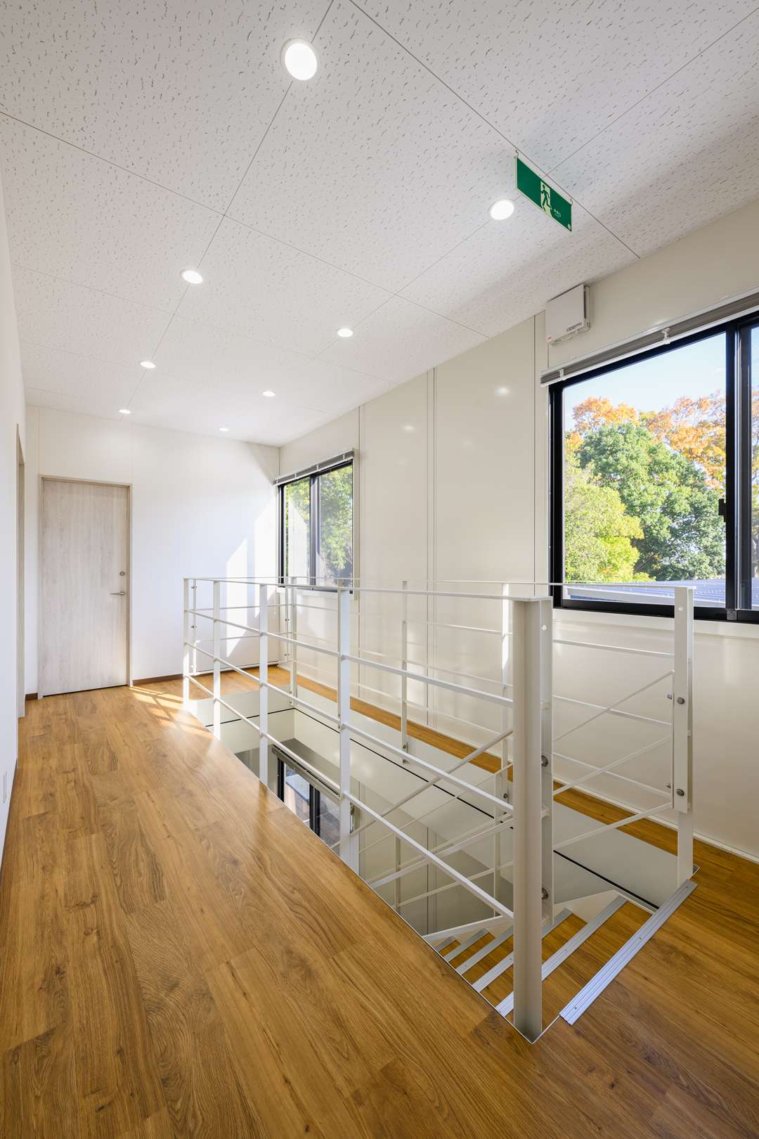 茨城県つくば市の研修施設/トイレのユニットハウス・プレハブ・コンテナハウス、階段