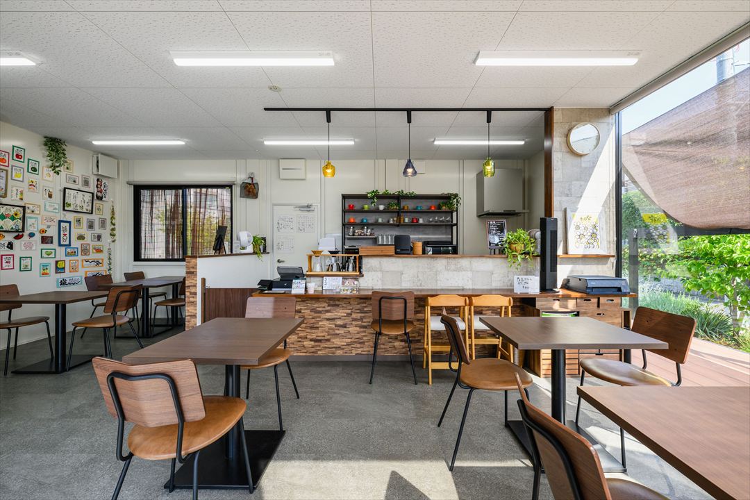 愛知県豊田市10〜50㎡ (3〜15坪)の店舗(飲食店)/教室のユニットハウス・プレハブ・コンテナハウス、内観　カウンター正面