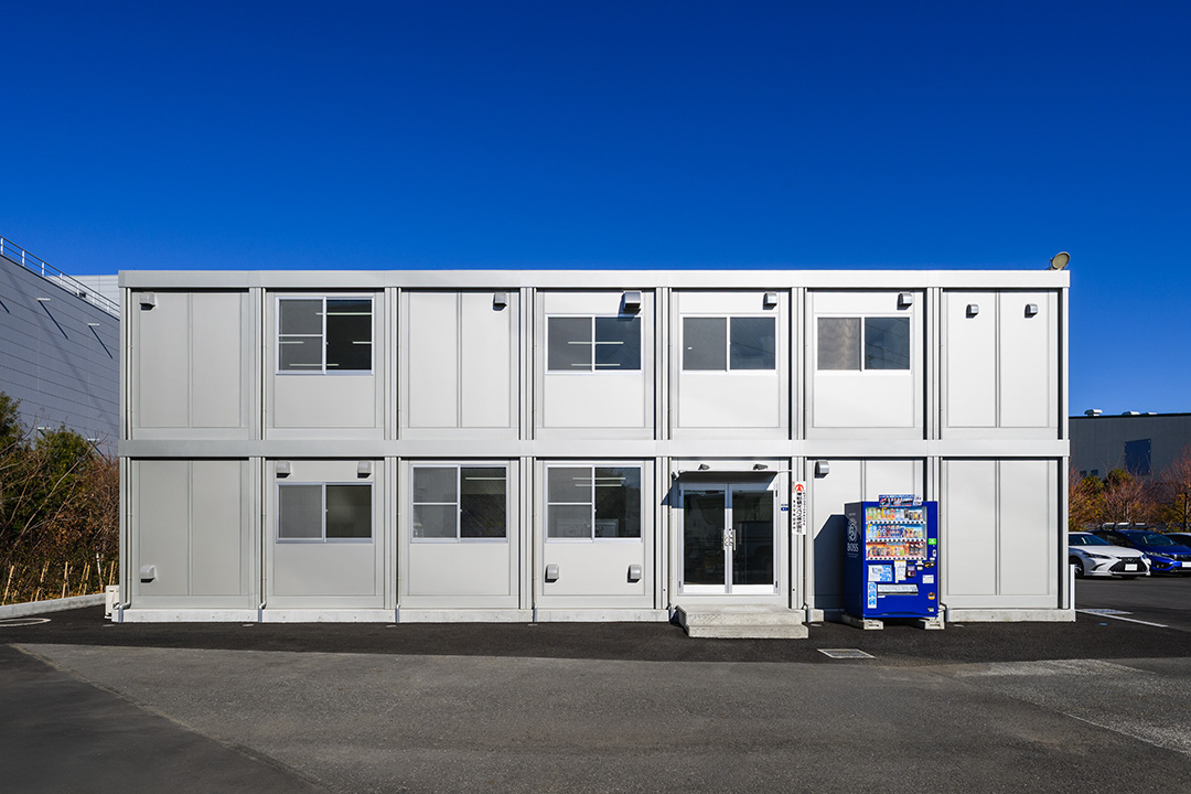 東京都板橋区100㎡以上（30坪以上）の事務所(会社事務所)のユニットハウス・プレハブ・コンテナハウス、外観 正面アングル 