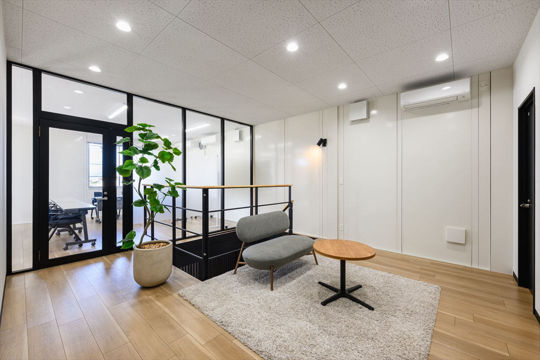 愛知県名古屋市100㎡以上（30坪以上）の事務所(会社事務所)のユニットハウス・プレハブ・コンテナハウス、内観2階 ホール フリースペース