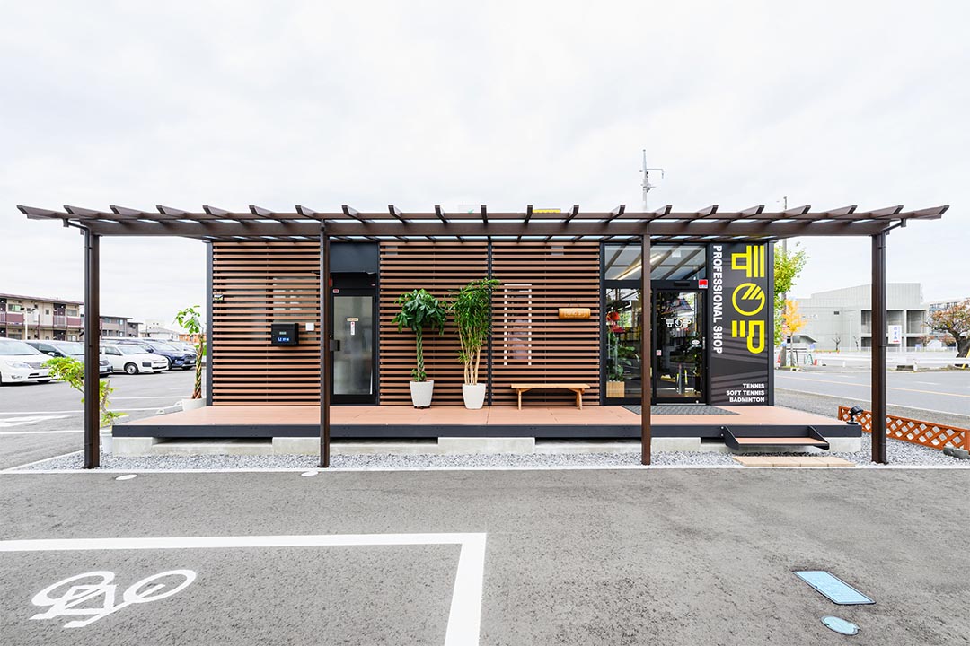 茨城県土浦市100㎡以上（30坪以上）の店舗（テニス用品販売）のユニットハウス・プレハブ・コンテナハウス、外観 右アングル