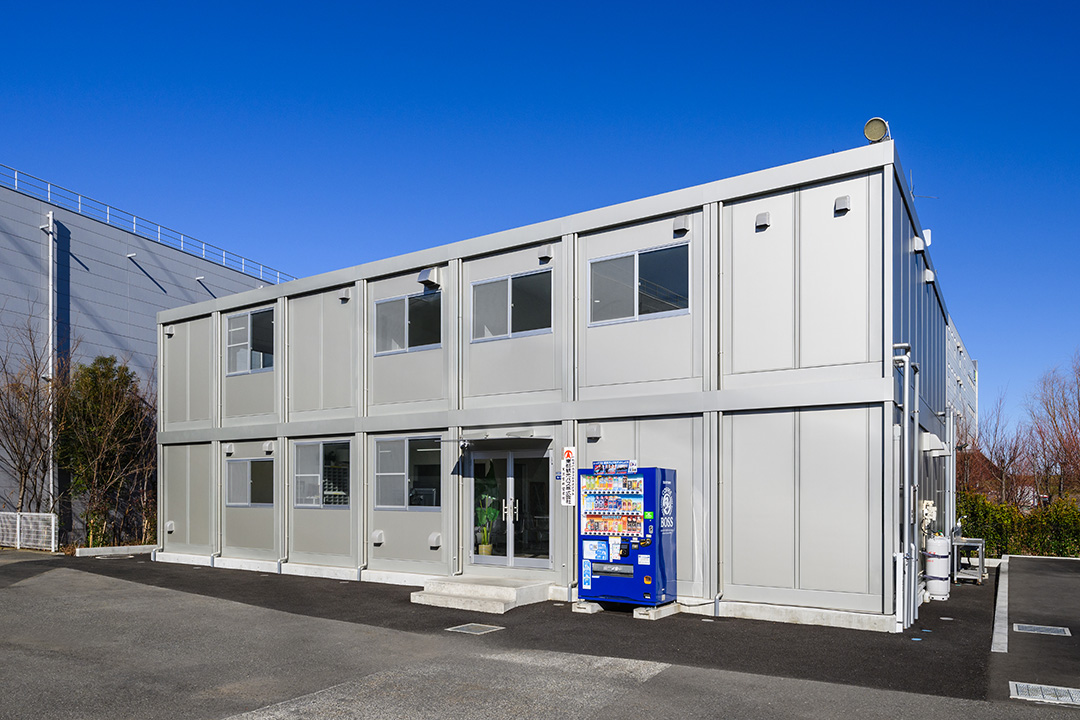 東京都板橋区100㎡以上（30坪以上）の事務所(会社事務所)のユニットハウス・プレハブ・コンテナハウス、外観 右アングル