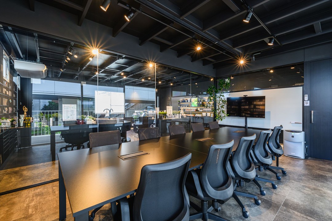 沖縄県那覇市の事務所(会社事務所)/研修スペースのユニットハウス・プレハブ・コンテナハウス、会議室