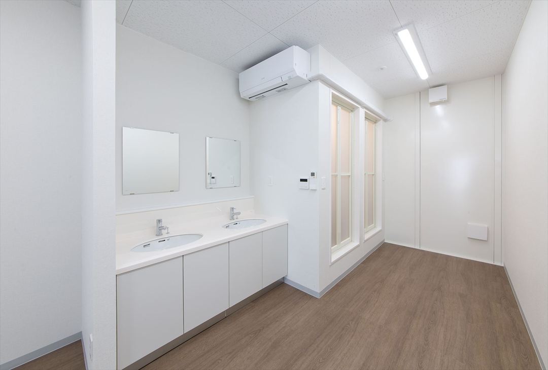 愛知県名古屋市100㎡以上（30坪以上）の事務所（会社事務所）のユニットハウス・プレハブ・コンテナハウス、シャワールーム