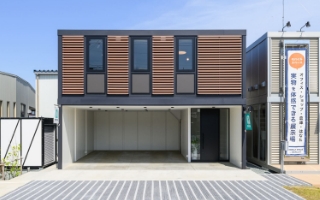 75MS1 (1F:H) 3連棟 2F(MS GARAGE)の画像
