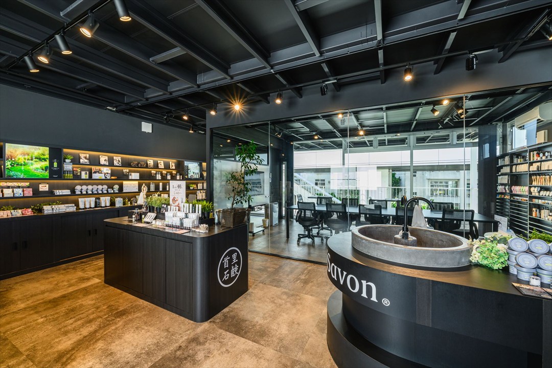 沖縄県那覇市の事務所(会社事務所)/研修スペースのユニットハウス・プレハブ・コンテナハウス、内観 研修スペース 会議室