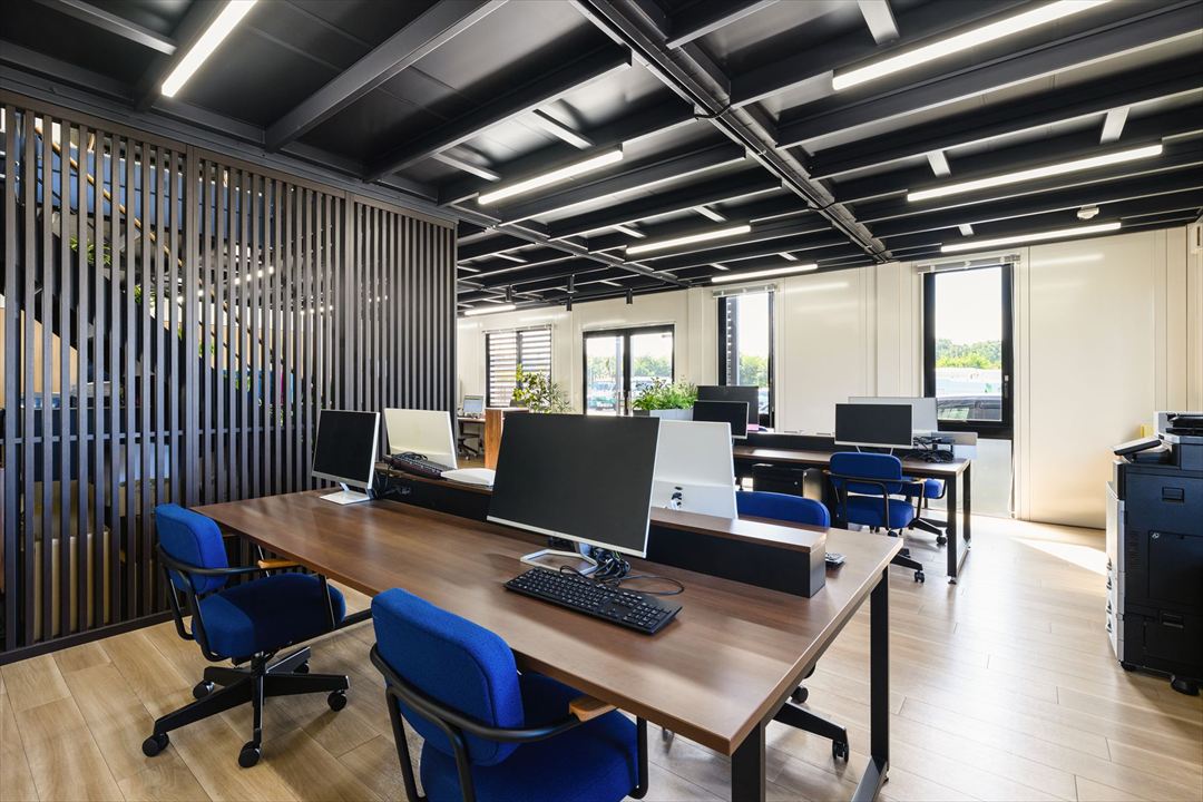 愛知県名古屋市100㎡以上（30坪以上）の事務所(会社事務所)のユニットハウス・プレハブ・コンテナハウス、外観 左