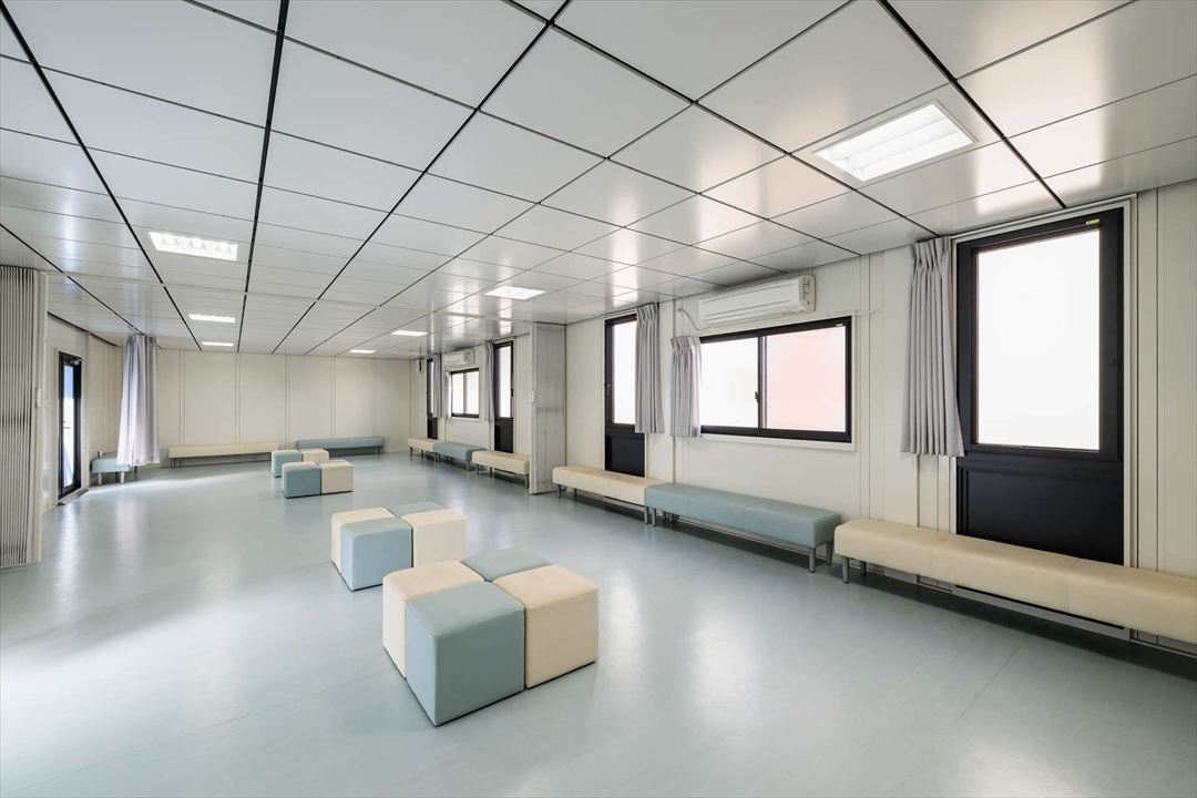 千葉県柏市100㎡以上（30坪以上）のスポーツレジャー(部室棟/クラブハウス)のユニットハウス・プレハブ・コンテナハウス、内観 ミーティング室①