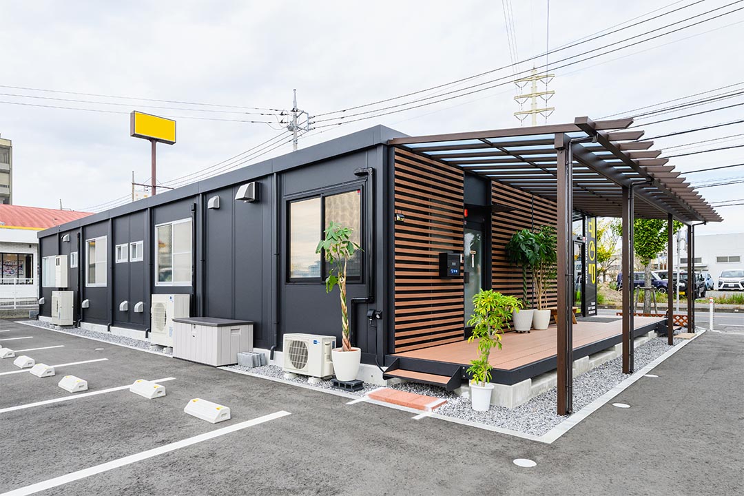 茨城県土浦市100㎡以上（30坪以上）の店舗（テニス用品販売）のユニットハウス・プレハブ・コンテナハウス、外観 左アングル